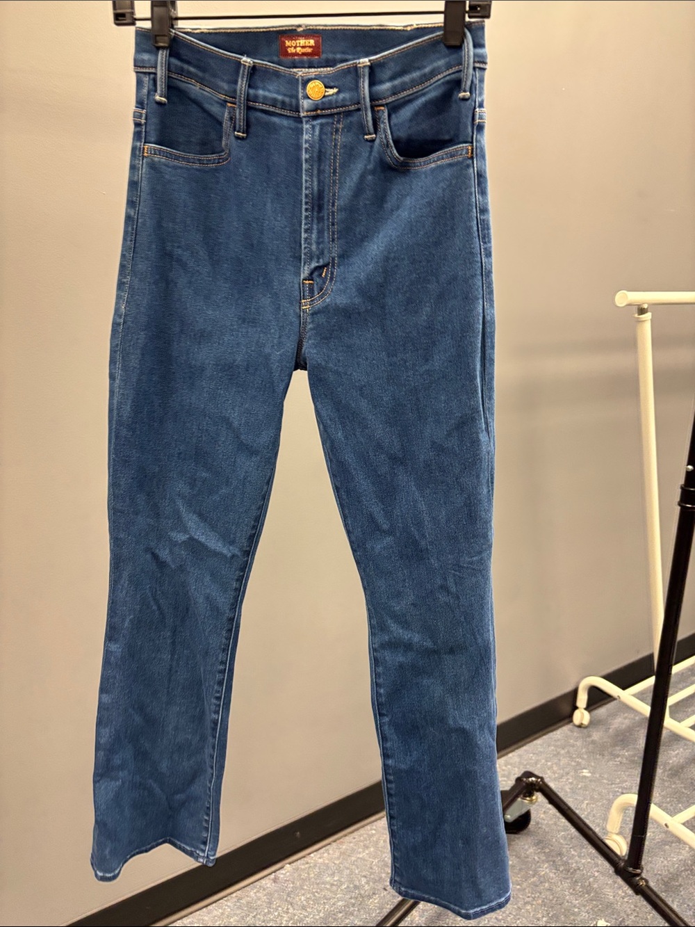 MOTHER Hustle Ankle side Gig Straight Jeans in Medium Blue